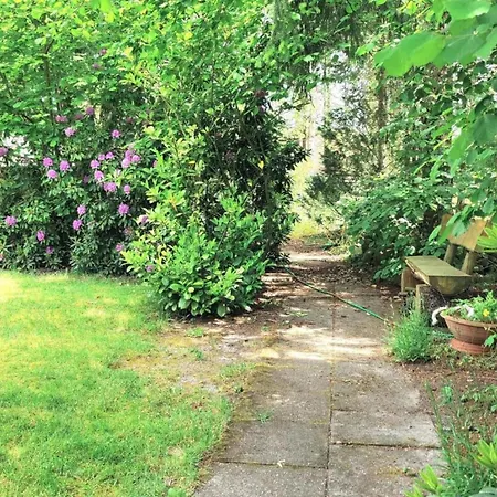 Spacious With Garden 펜션 랭글링헨