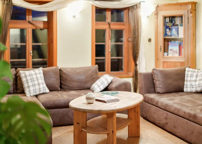 Spacious With Garden Hébergement de vacances *