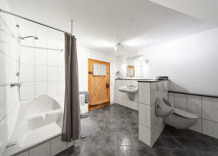 Hébergement de vacances Spacious With Garden *