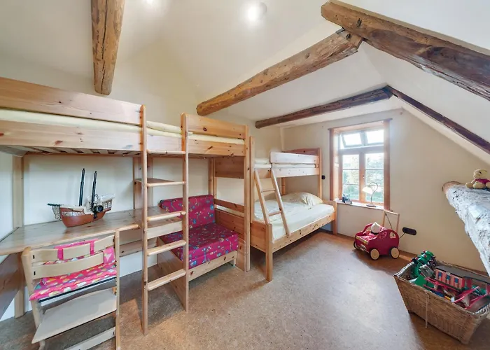 Hébergement de vacances Spacious With Garden *